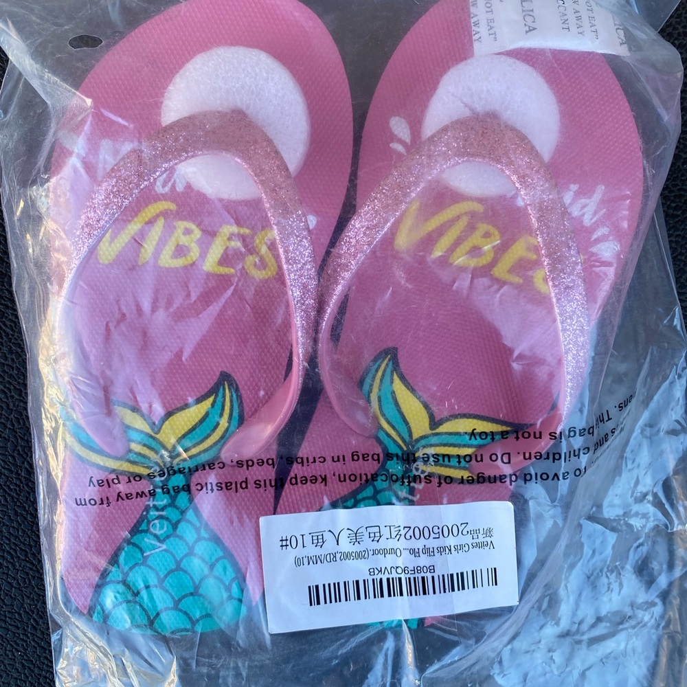 Child size 10 flip flops